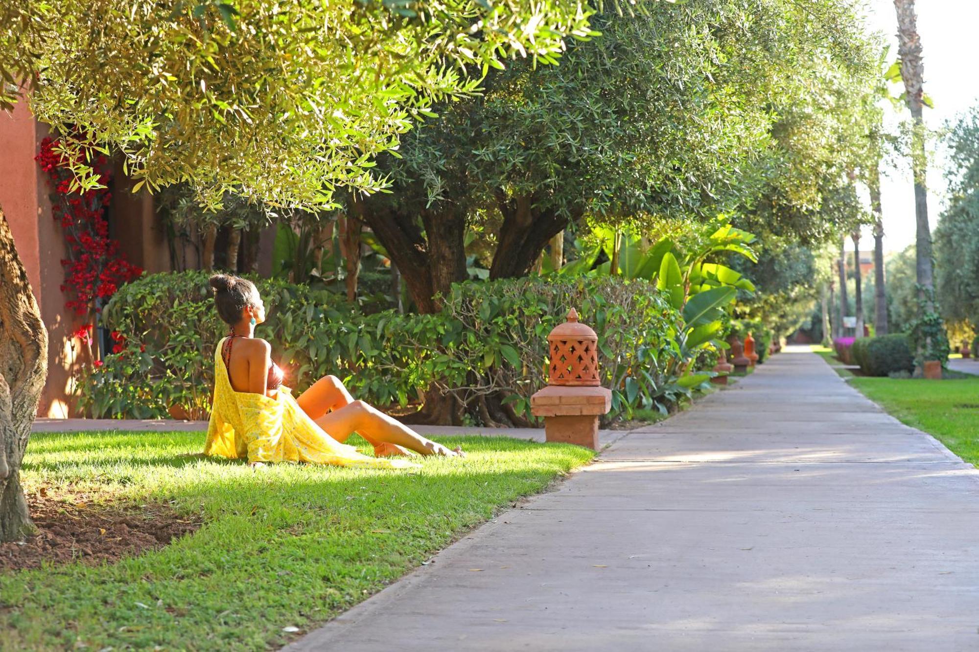 מלון Lahebichate Kenzi Club Agdal Medina מראה חיצוני תמונה A student relaxes on the campus of the University of Arizona.